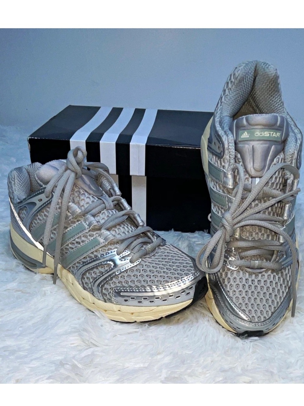 Adidas Women Silver Mesh Athletic Running Shoes Size 7 brand new